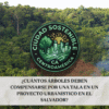 Gráfico de Ciudad Sostenible sobre la normativa de compensación de árboles por tala en proyectos urbanísticos de El Salvador, mostrando una zona boscosa con un área deforestada.